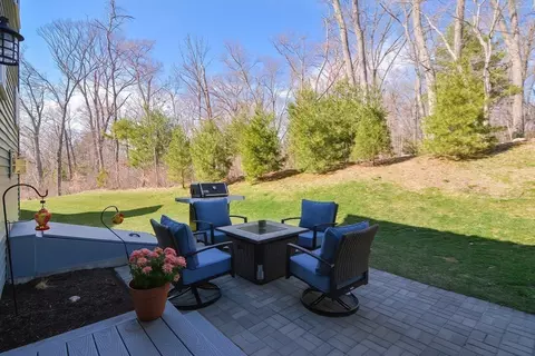 Exterior - 150 Brookview Rd #150, Franklin, MA 02038 photo 6 of 8