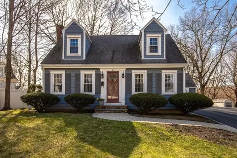 46 Willow St, Reading, MA 01867 photo 2
