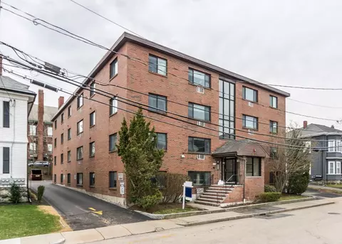 41 Walnut St #5, Waltham, MA 02453