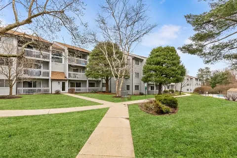 2005 Franklin Crossing Rd #2005, Franklin, MA 02038