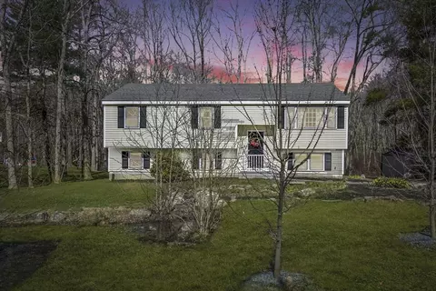 6 True Rd, Salisbury, MA 01952