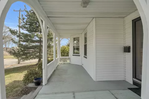 Exterior - 30 High St, Stoneham, MA 02180 photo 2 of 5