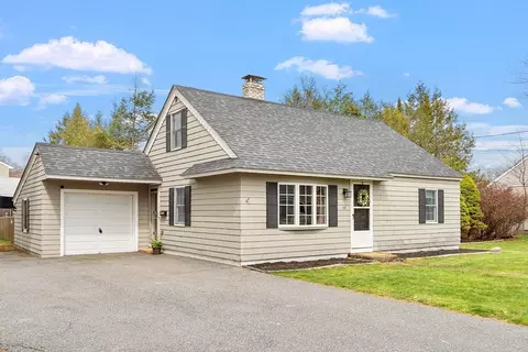 44 Spruce St, Shrewsbury, MA 01545