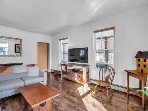 Living - 114 Baker St, Gardner, MA 01440 photo 6 of 7