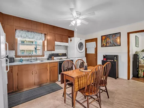 Dining - 114 Baker St, Gardner, MA 01440 photo 1 of 5