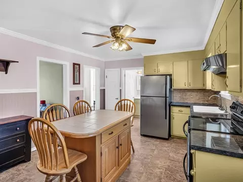 Kitchen - 114 Baker St, Gardner, MA 01440 photo 3 of 4