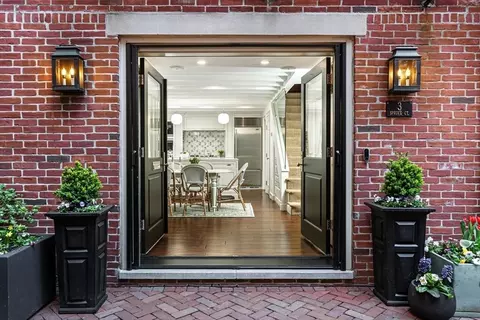 3 Spruce Ct, Boston, MA 02108