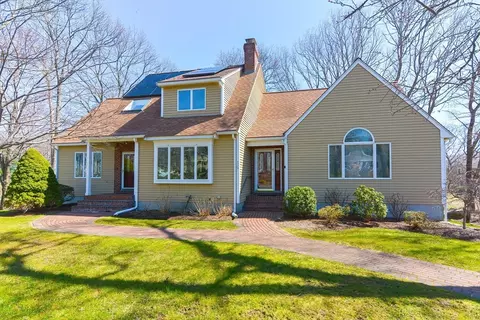 16 Monterey Dr, Franklin, MA 02038