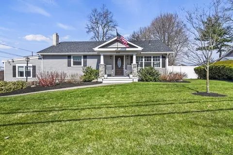 527 Russell St, Woburn, MA 01801