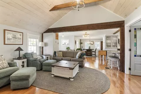 Living - 468 Central Tpke, Sutton, MA 01590 photo 3 of 3