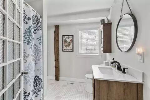 Bath - 468 Central Tpke, Sutton, MA 01590 photo 2 of 3