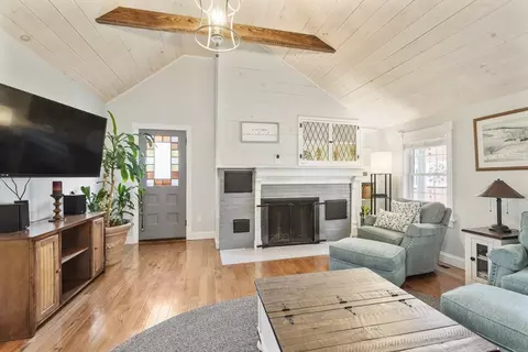 Living - 468 Central Tpke, Sutton, MA 01590 photo 1 of 3