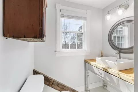 Bath - 468 Central Tpke, Sutton, MA 01590 photo 3 of 3