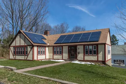 84 Glenwood St, Gardner, MA 01440
