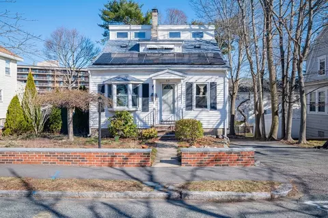 60 Russell St, Quincy, MA 02171