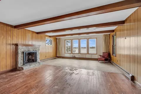 Living - 4 Cross Ct, Webster, MA 01570 photo 1 of 2