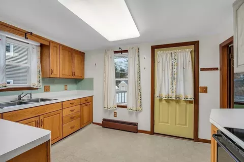 Kitchen - 4 Cross Ct, Webster, MA 01570 photo 1 of 5