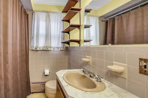 Bath - 4 Cross Ct, Webster, MA 01570 photo 1 of 2