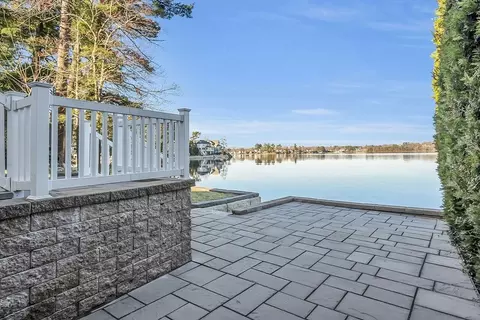 Exterior - 4 Cross Ct, Webster, MA 01570 photo 3 of 9