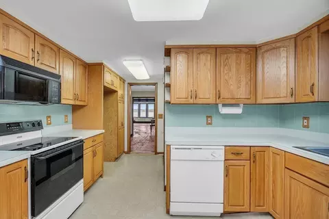 Kitchen - 4 Cross Ct, Webster, MA 01570 photo 4 of 5