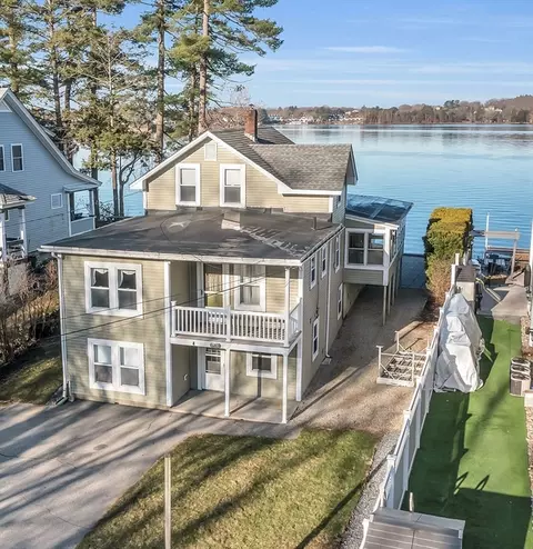 4 Cross Ct, Webster, MA 01570