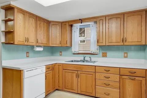 Kitchen - 4 Cross Ct, Webster, MA 01570 photo 3 of 5