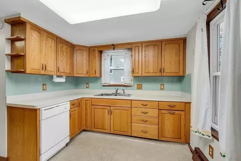 Kitchen - 4 Cross Ct, Webster, MA 01570 photo 2 of 5