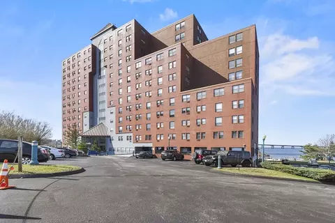 750 Davol St #320, Fall River, MA 02720