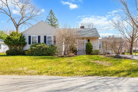 17 Briarwood Rd, Holbrook, MA 02343