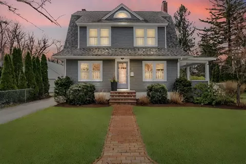 29 Hopkins Pl, Longmeadow, MA 01106