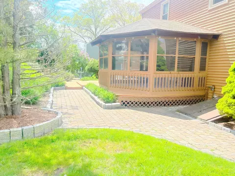 7 Lamplight Cir, Natick, MA 01760 photo 27