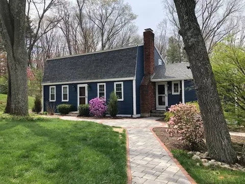 14 Pinecrest Dr, Westborough, MA 01581