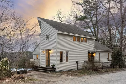 27 Seymour St, Concord, MA 01742