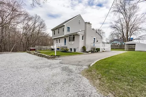 9 F St, Reading, MA 01867