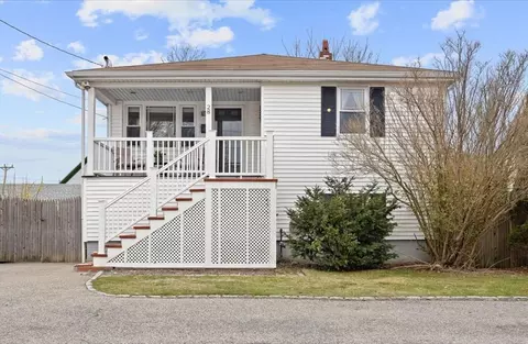 28 Q St, Hull, MA 02045