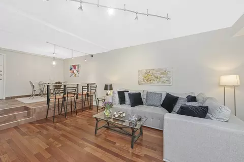 57 Broadlawn Park #11, Chestnut Hill, MA 02467