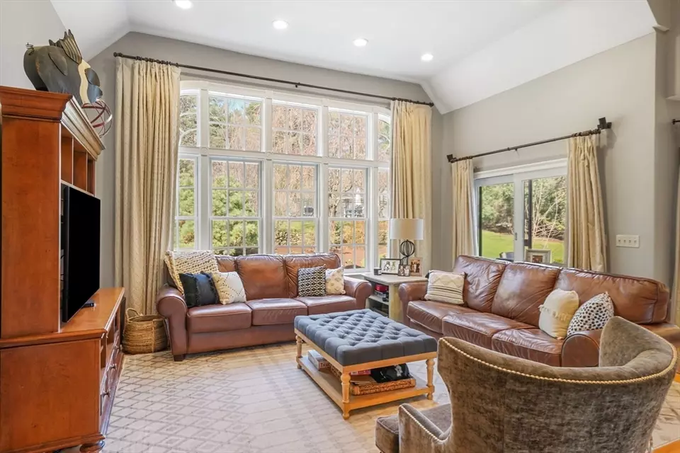 Living - 134 Dela Park Rd, Westwood, MA 02090 photo 2 of 3