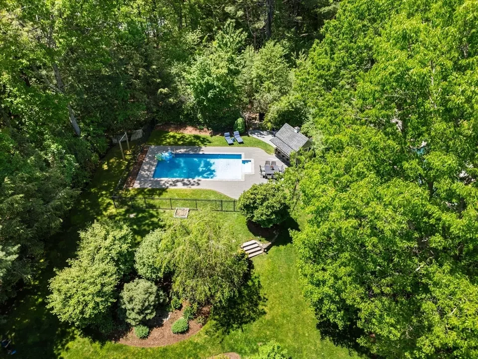 Exterior - 134 Dela Park Rd, Westwood, MA 02090 photo 6 of 6