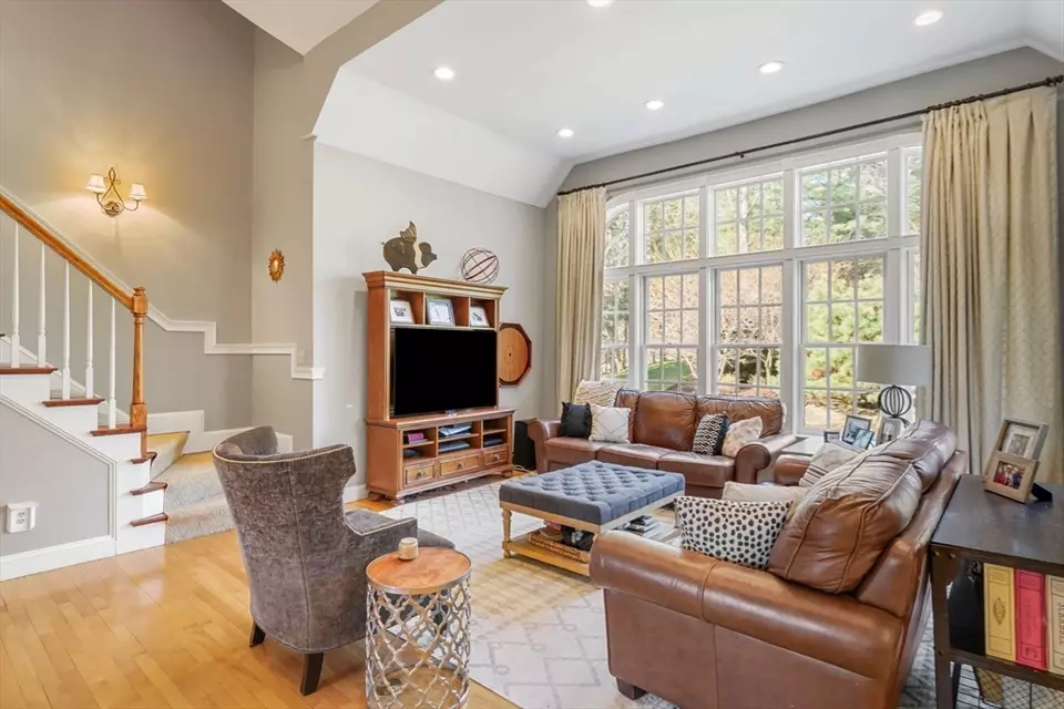 Living - 134 Dela Park Rd, Westwood, MA 02090 photo 3 of 3