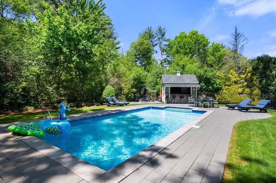 Exterior - 134 Dela Park Rd, Westwood, MA 02090 photo 3 of 6