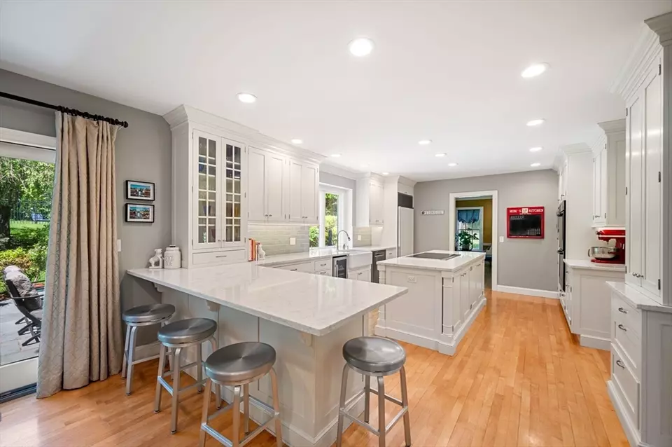 Kitchen - 134 Dela Park Rd, Westwood, MA 02090 photo 4 of 4