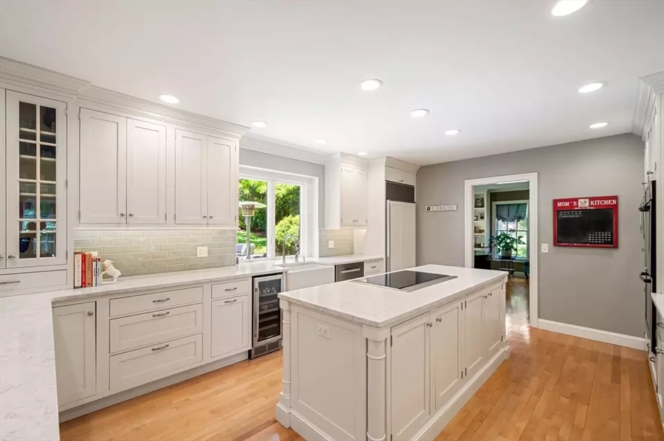 Kitchen - 134 Dela Park Rd, Westwood, MA 02090 photo 3 of 4