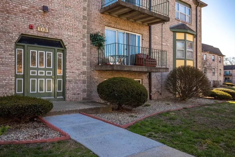 103 Oak Ln 4, Brockton, MA 02301 20 Photos Movoto