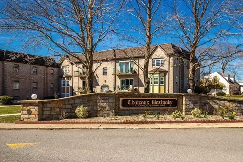103 Oak Ln #4, Brockton, MA 02301