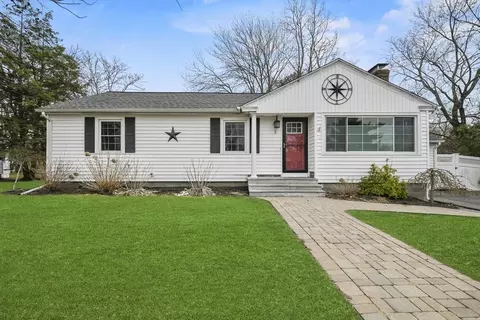 2 Saratoga Rd, Auburn, MA 01501