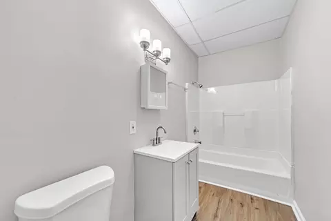 Bath - 15 Cedar St, Springfield, MA 01105 photo 1 of 3