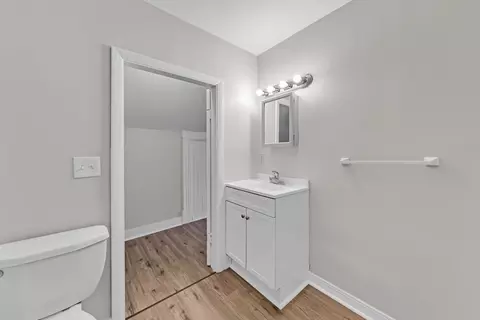 Bath - 15 Cedar St, Springfield, MA 01105 photo 3 of 3