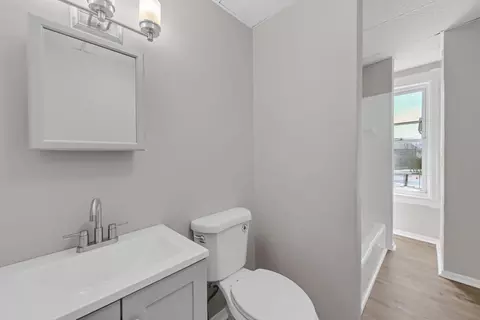 Bath - 15 Cedar St, Springfield, MA 01105 photo 2 of 3
