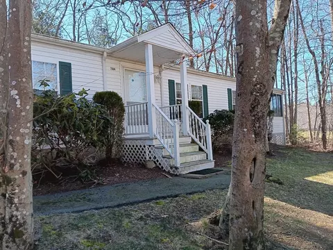 2804 Oak Pt, Middleboro, MA 02346