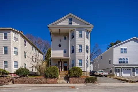 13 Mars St, Worcester, MA 01607